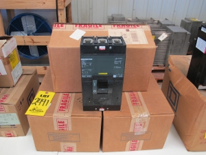 LOT (3) BREAKERS, CIRCUIT TYPE, 250 AMP RATING, 600 AC, 250 DC VOLT RATING, 3 POLE, THERMAL-MAGNETIC KIND. MOLDED CASE, 1250-2500A ADJUSTABLE MAGNETIC TRIP SETTINGS, PART # LAL36250 (W-44) LOADING & HANDLING FEE $5-